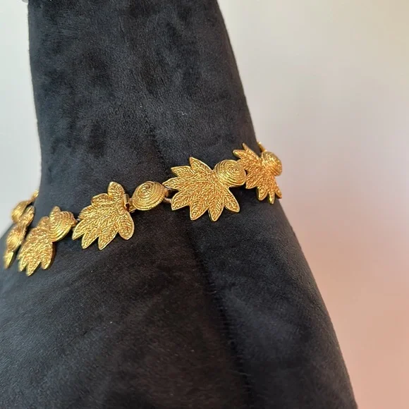 Vintage Dauplaise Abstract Leaf & Button Collar Necklace & Clip on Earrings